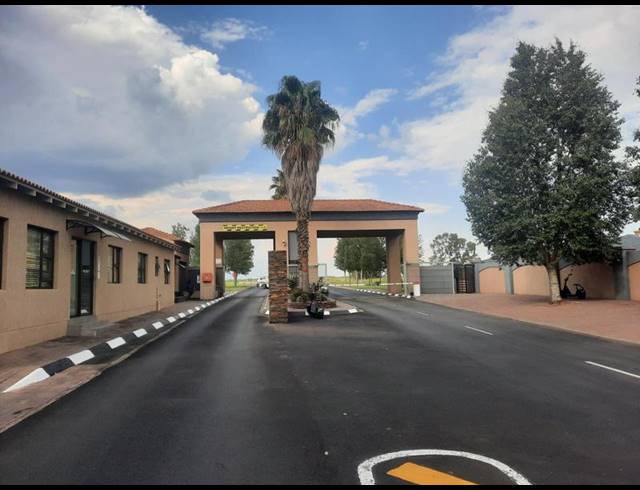 4 BEDROOM HOUSE FOR SALE IN THREE RIVERS EAST